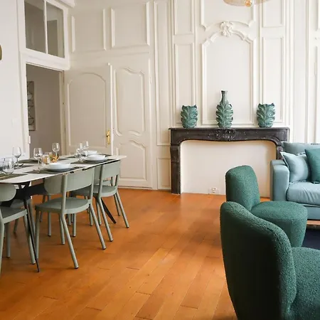 Apartment De Louise *